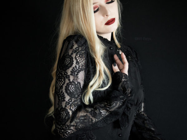 Portrait gothique romantique No Eelys photographe, modèle et blogueuse alternative Paris Ile de France (Le Boudoir de Nö)