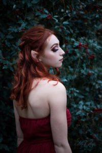 Modèle alternatif La Tanière D'Eledwen, portrait onirique elfique fantastique par Nö Eelys, maquillage par Le Boudoir de Nö, Coiffure par Findëles Secrets