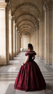 Portrait gothique victorien princesse au Louvre, Elyra Modèle, Nö Eelys Photo, Coiffure par Findelë's Secrets et maquillage par Le Boudoir de Nö